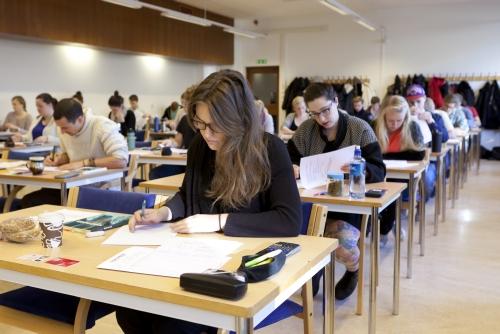 Talabalar o‘rtasida Respublika fan olimpiadasi bo‘lib o‘tadi.